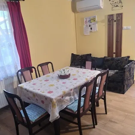 Apartment Bazsi *