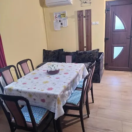 Bazsi Apartment