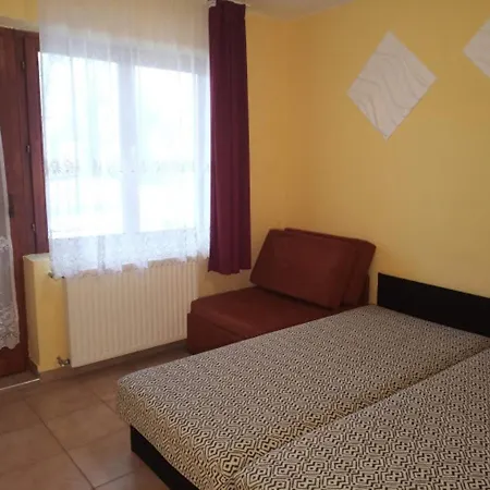 Bazsi Apartment *