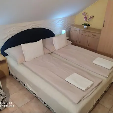 Bazsi Apartment
