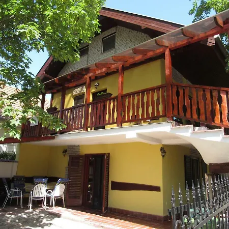 Bazsi Apartment
