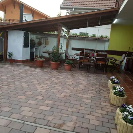 Appartement Bazsi *