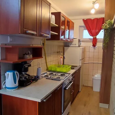 Bazsi Apartment *