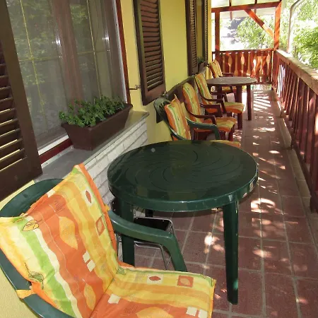 Appartement Bazsi *